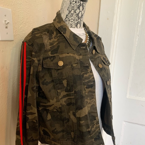 Fashion Nova Out of control Camo Jacket - Picture 5 of 8